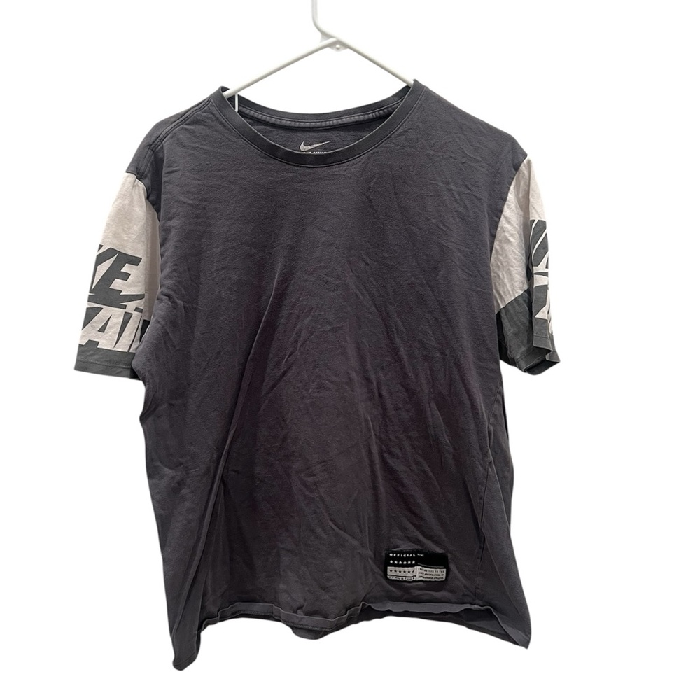 Nike Men's Dark Gray and White Graphic Tee Size Large
